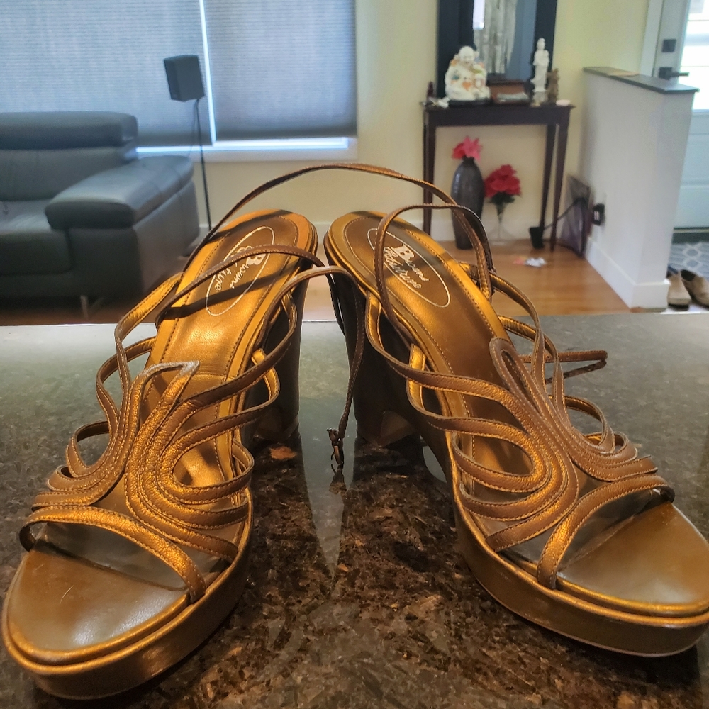 Shoes - Picture 6 of 11